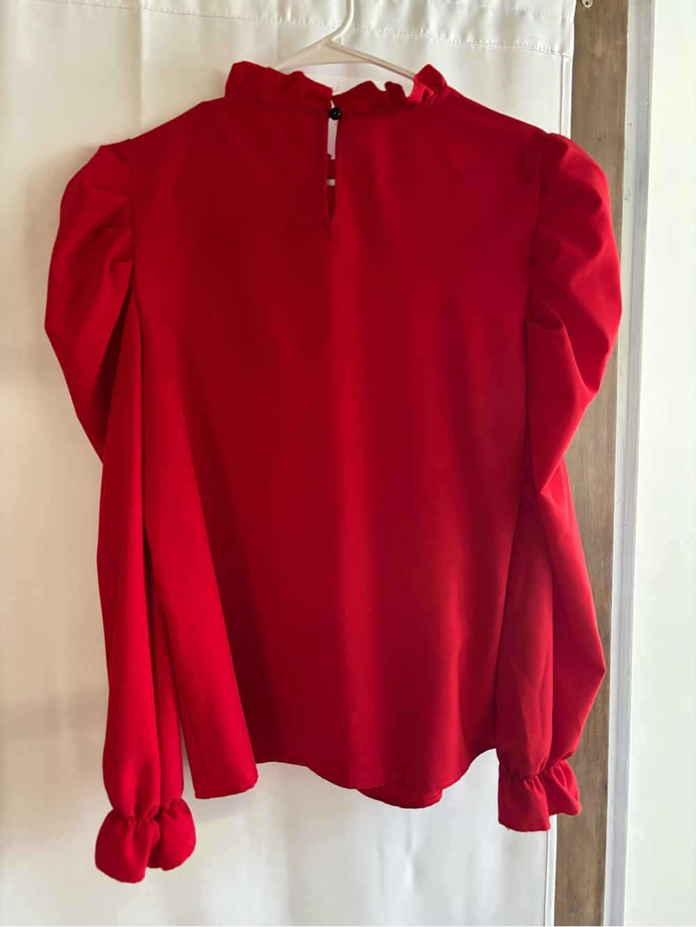 Woman’s blouse - Picture 2 of 3